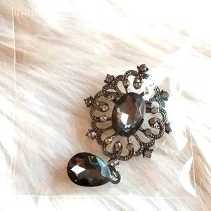 Chic Black Stone Brooch